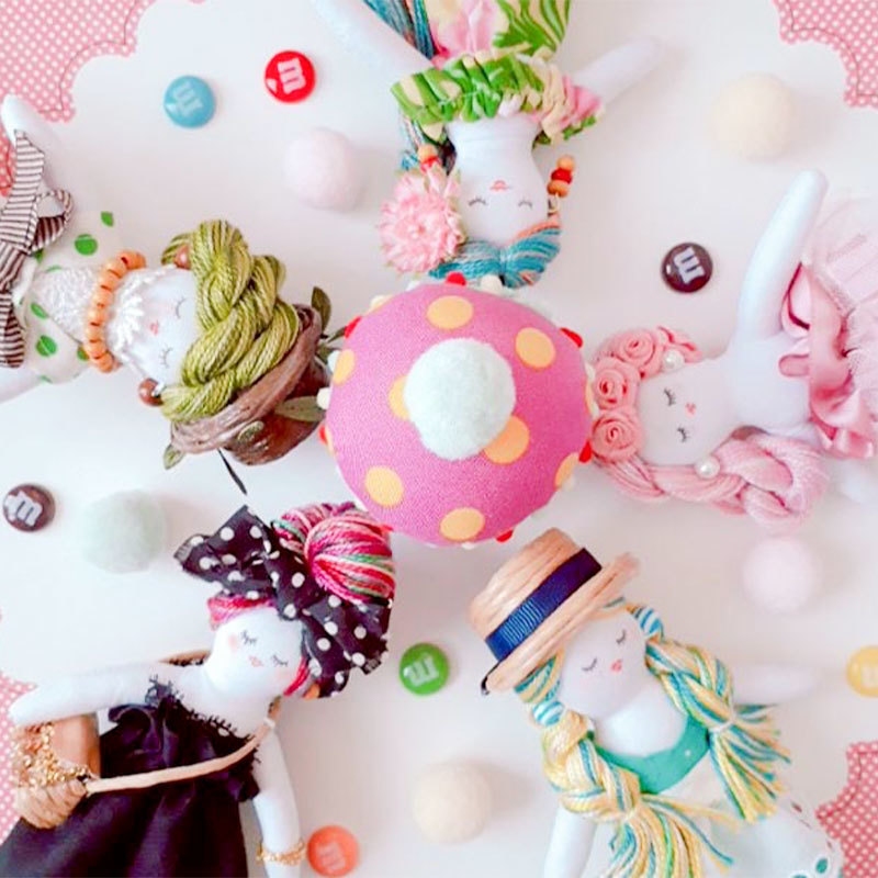 ハンドメイド作家【colorsuppli みじゅりー】さんの爽やかで愛らしいドールチャームをご紹介します
